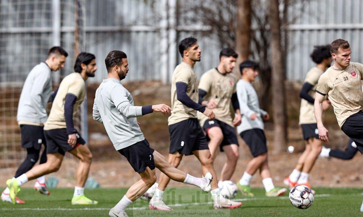 عکس | میهمان ویژه در تمرین پرسپولیس 1 عکس | میهمان ویژه در تمرین پرسپولیس