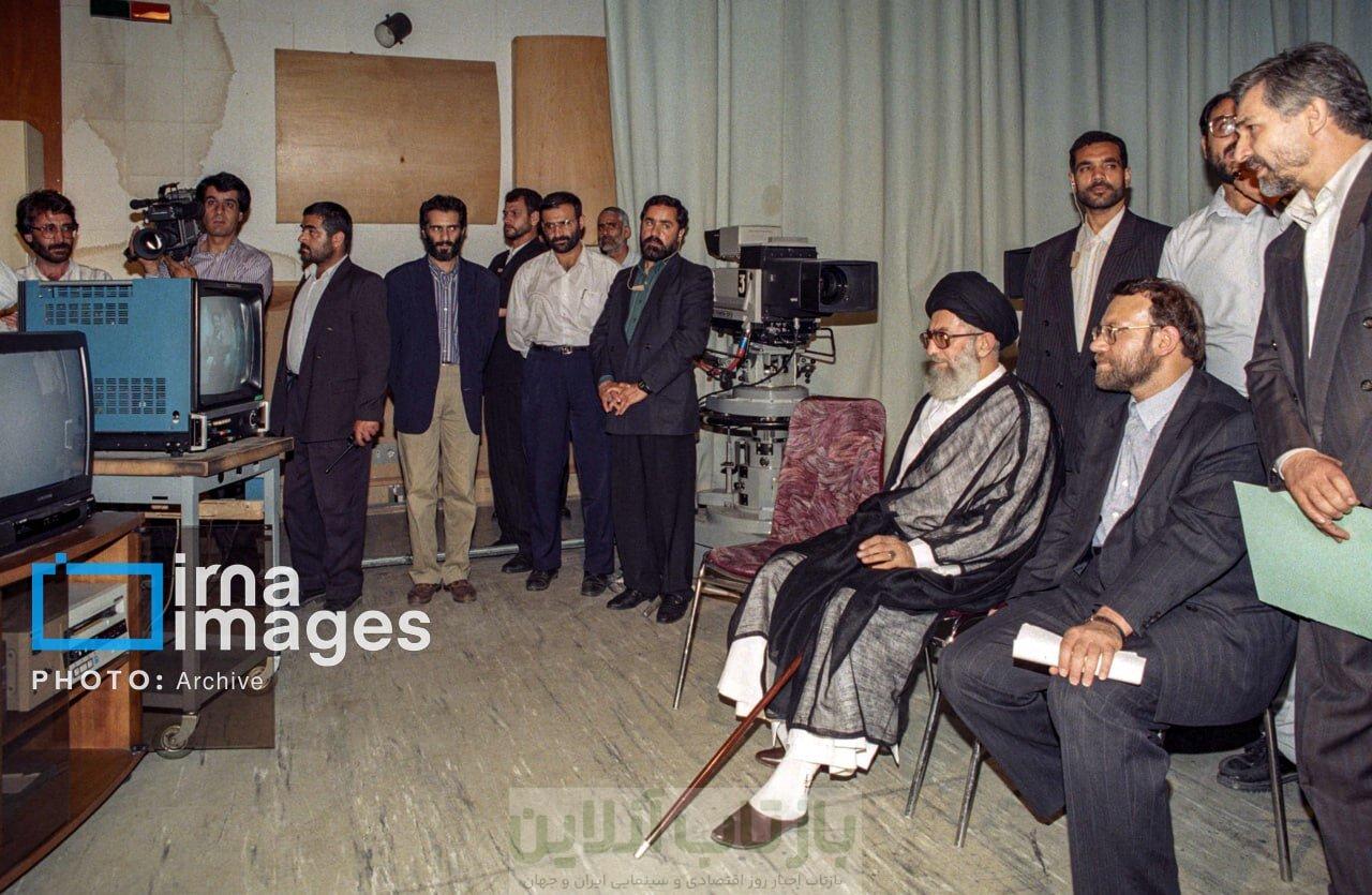 روزهایی که علی لاریجانی از «ساعت خوش» در برابر اتهام «گوگوری مگوری» دفاع کرد/ حکایت بررسیهای میدانی از تماشای روزانه ۲ ساعت تلویزیون در سه دهه پیش 4 روزهایی که علی لاریجانی از «ساعت خوش» در برابر اتهام «گوگوری مگوری» دفاع کرد/ حکایت بررسیهای میدانی از تماشای روزانه ۲ ساعت تلویزیون در سه دهه پیش