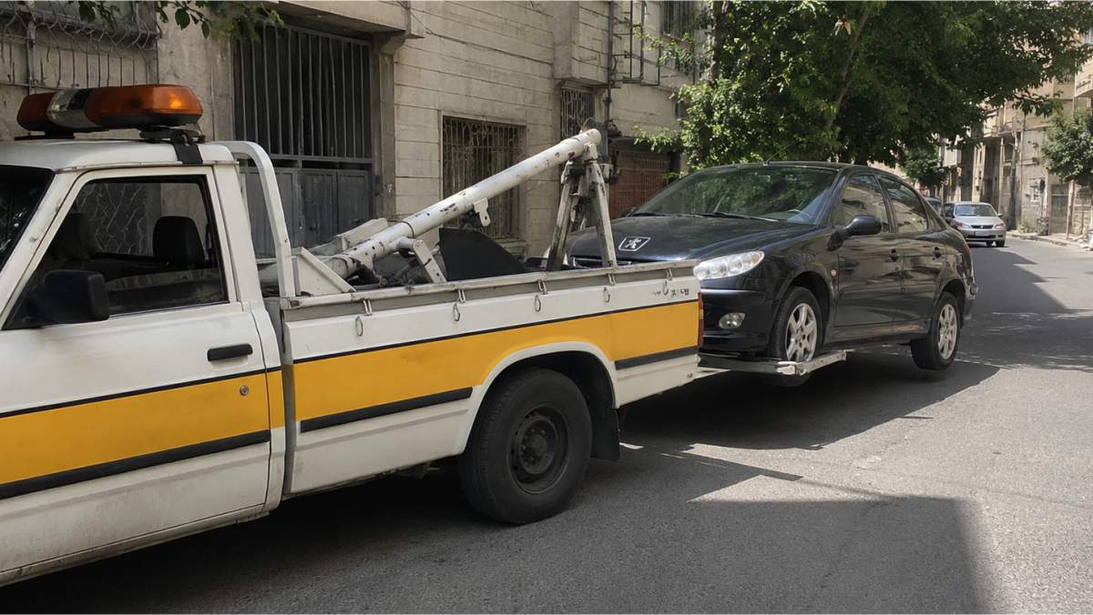 هنگام خرابی خودرو در تهران، چه خدمتی مناسبتر است؛ امداد خودرو، یدک کش یا خودروبر؟ 2 ارائه خدمات امداد خودرو در محل