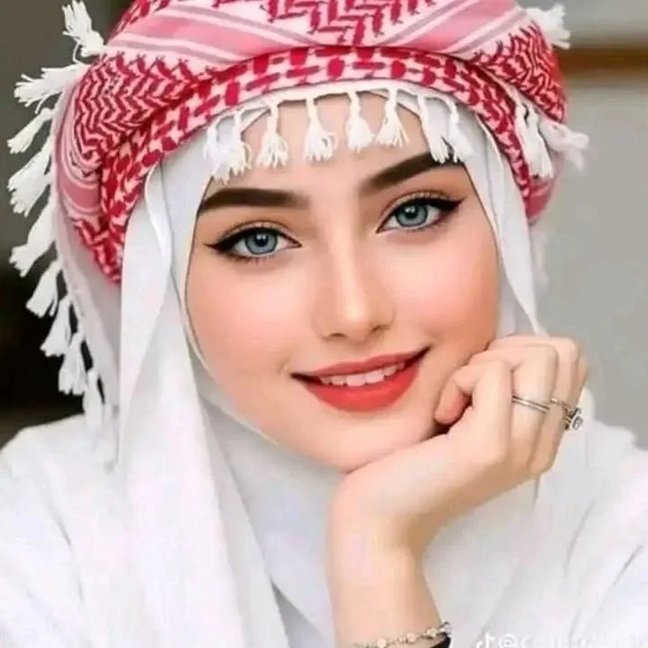 عکس پروفایل دختر با کلاه قرمز و مشکی; ژست های شیک در صحرا، طبیعت و خیابان 10 عکس پروفایل دختر با چفیه