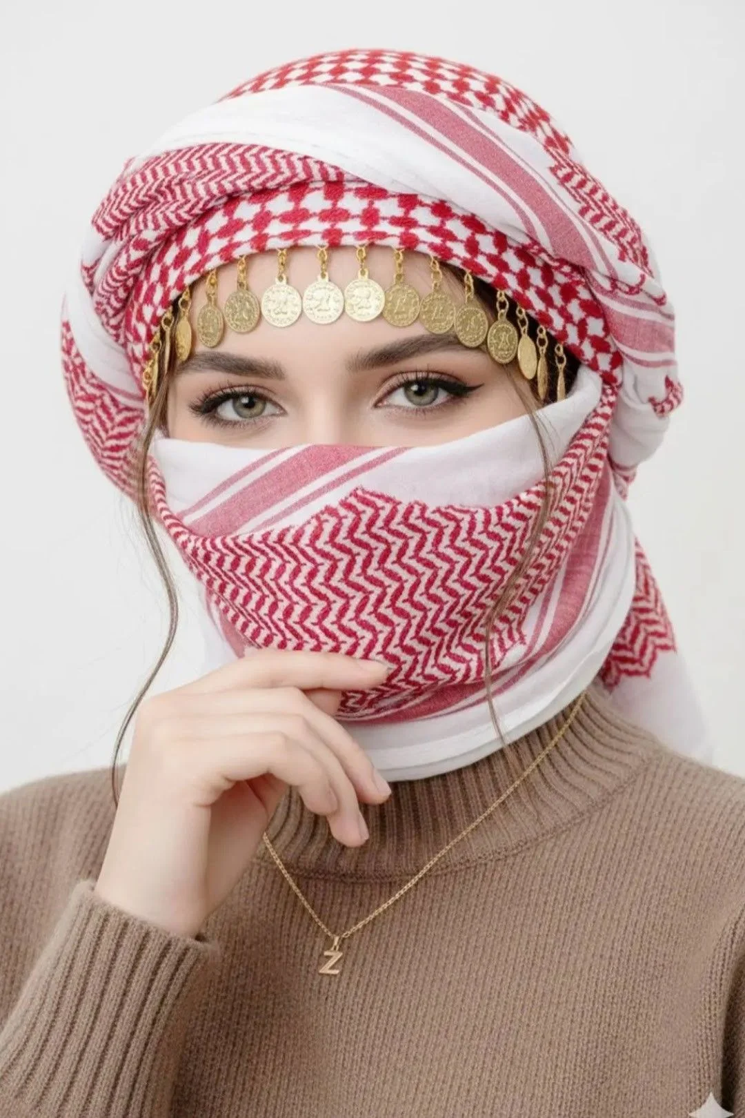 عکس پروفایل دختر با کلاه قرمز و مشکی; ژست های شیک در صحرا، طبیعت و خیابان 13 عکس پروفایل دختر با چفیه