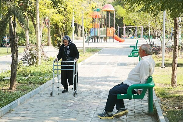 ایران در آستانه سالمندی شتابان؛ ۳۱ درصد جمعیت تا ۱۴۳۰ سالمند میشوند 1 ایران در آستانه سالمندی شتابان؛ ۳۱ درصد جمعیت تا ۱۴۳۰ سالمند میشوند